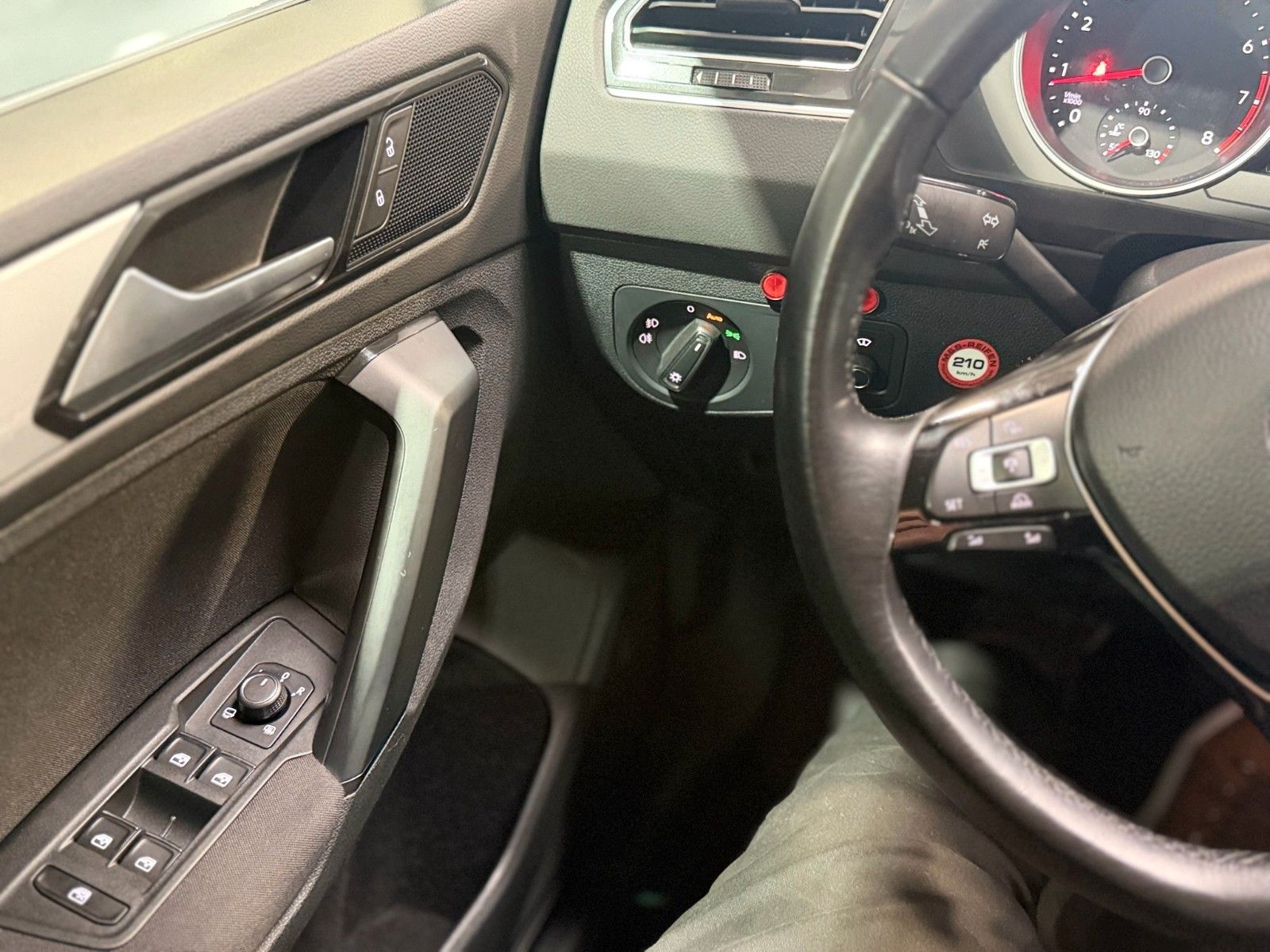 Volkswagen Tiguan 1,4 TSI 4M *Comfortl.*NAVI*CAM*STAND.HEIZ foto 18