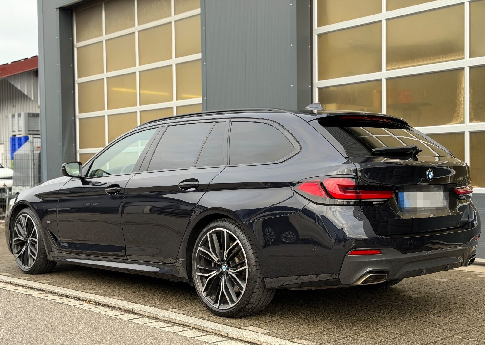 BMW 530 d xDrive M-SPORT Cognac H&K Laser HuD ACC 20 foto 2