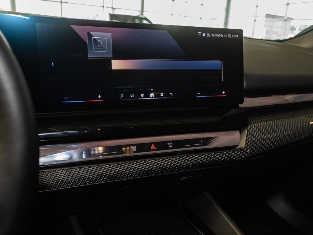 BMW 520 dxDriveMSport+Navi+HUD+Klimasitze+360 Kamera foto 11