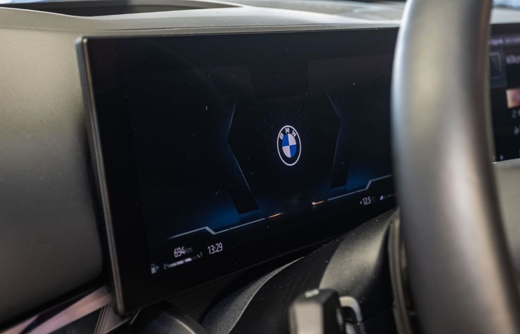 BMW 520 dxDriveMSport+Navi+HUD+Klimasitze+360 Kamera foto 9