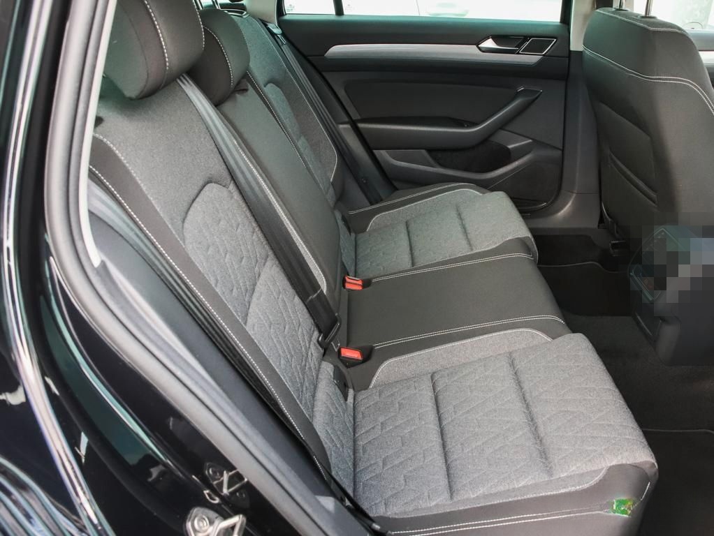 Volkswagen Passat Variant 2.0 TDI Business DSG AHK Nav RüKa foto 6