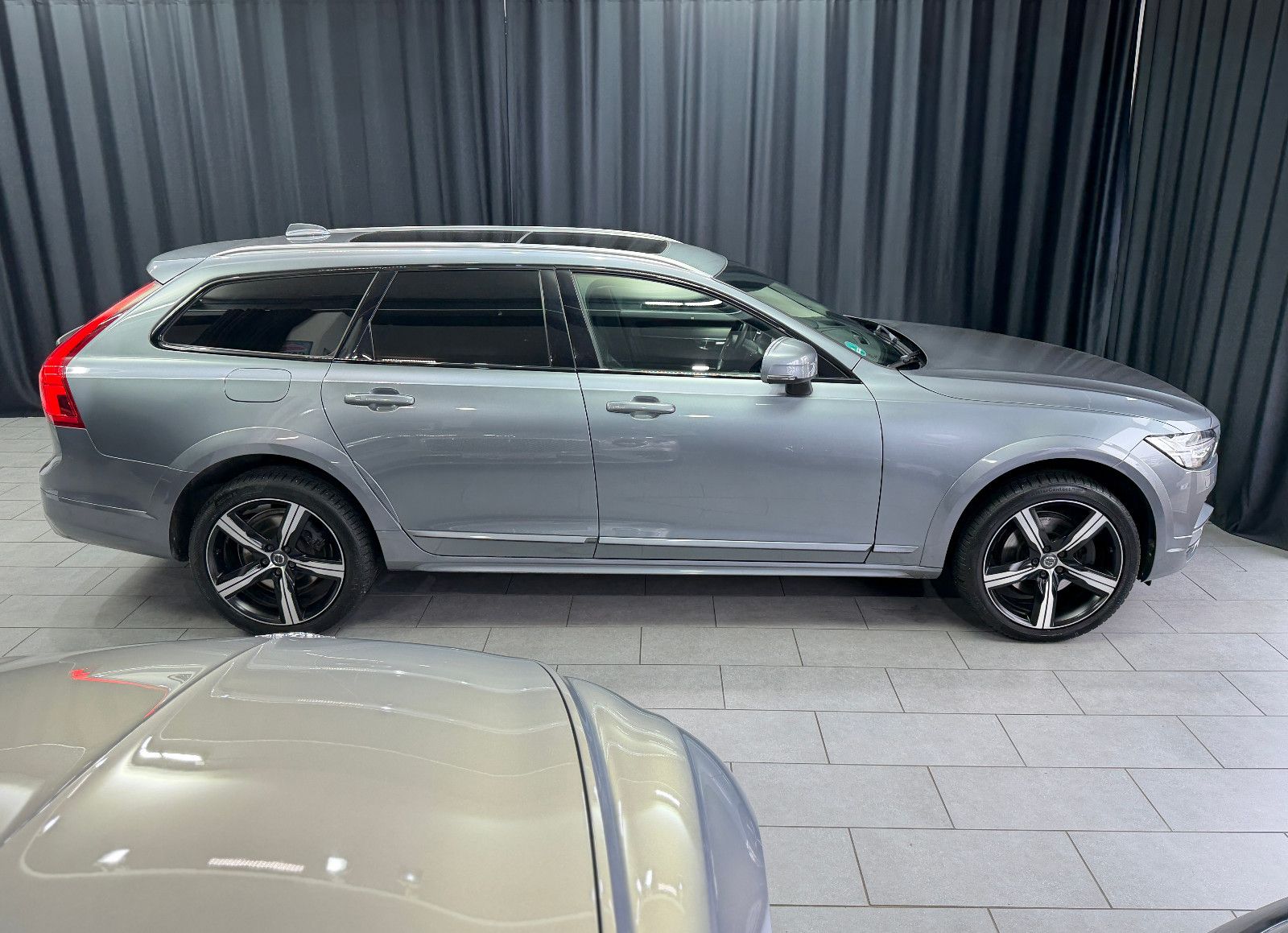 Volvo V90 Cross Country Pro AWD|HuD|H&K|360°|PANO foto 8