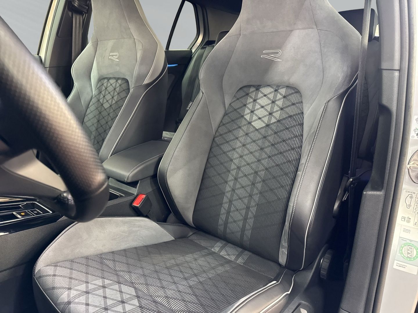Volkswagen Golf 1.5 eTSI R-Line DSG ACC+Kamera+LED+Navi foto 9