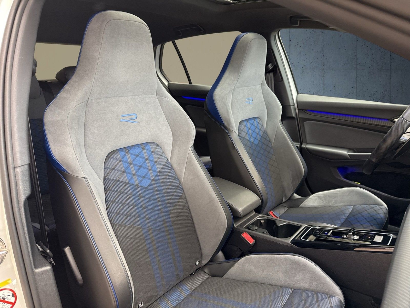 Volkswagen Golf R Performance 2,0 l TSI 4MOTION Matrix LED  foto 18