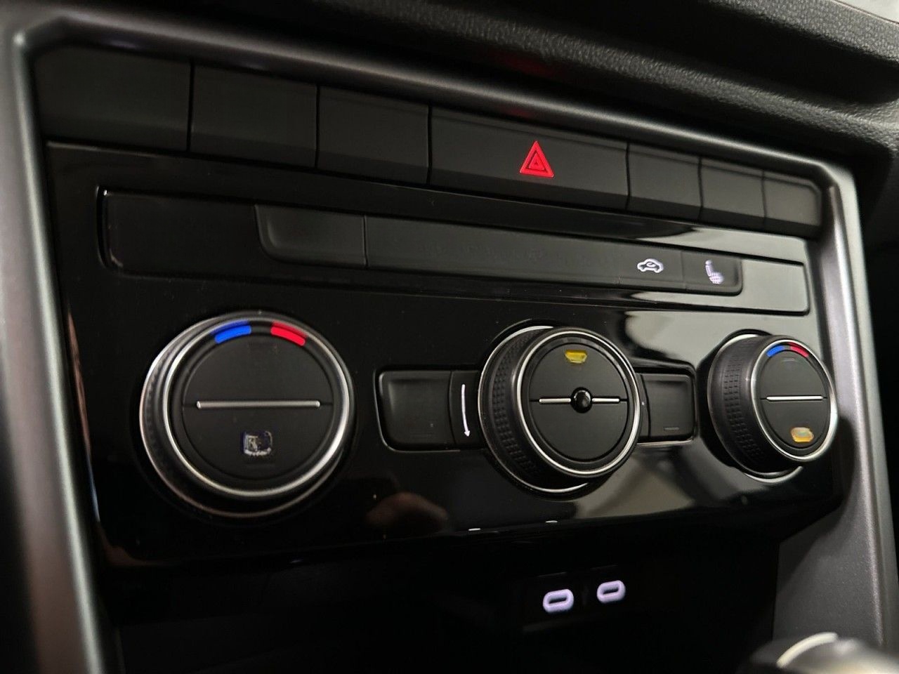 Volkswagen T-Roc 1.5 TSI ACTIVE OPF DSG+USB+DAB+SHZ+MAL+BAA foto 20