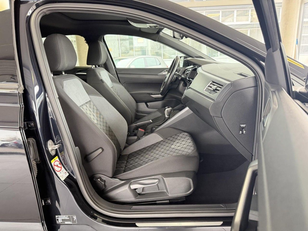 Volkswagen Taigo 1.5 TSI DSG R-LINE NAVI ACC LED PANO R-KAM foto 10