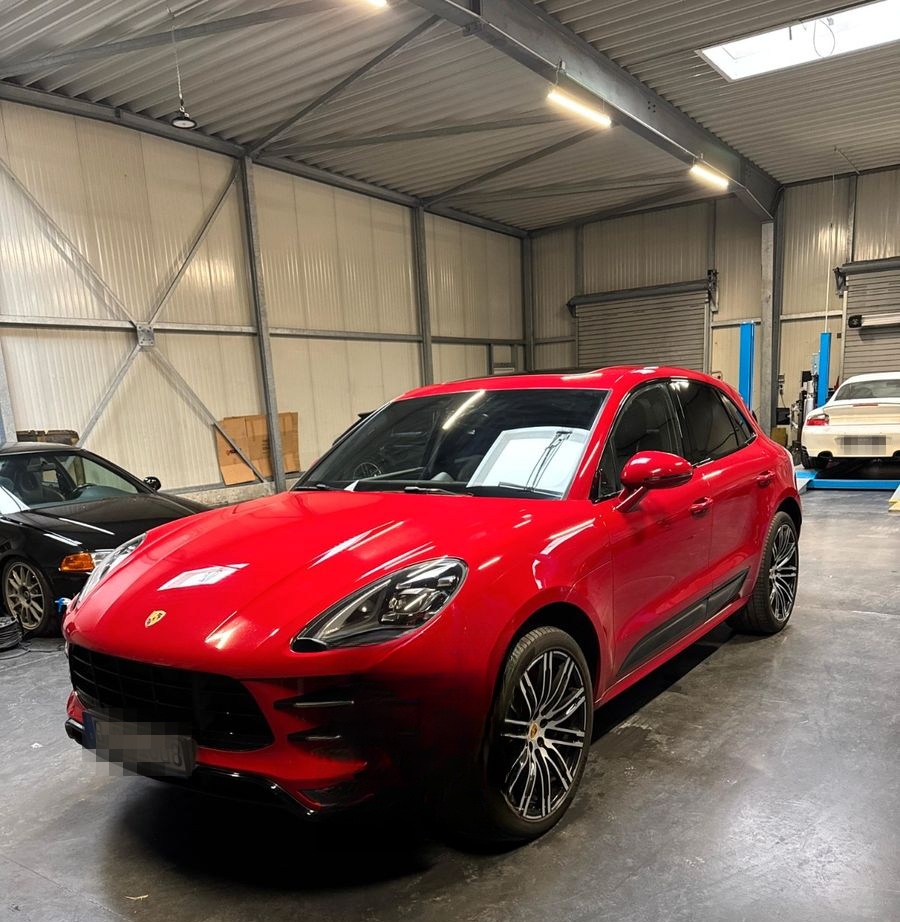 Porsche Macan Turbo mit Performance Paket foto 2