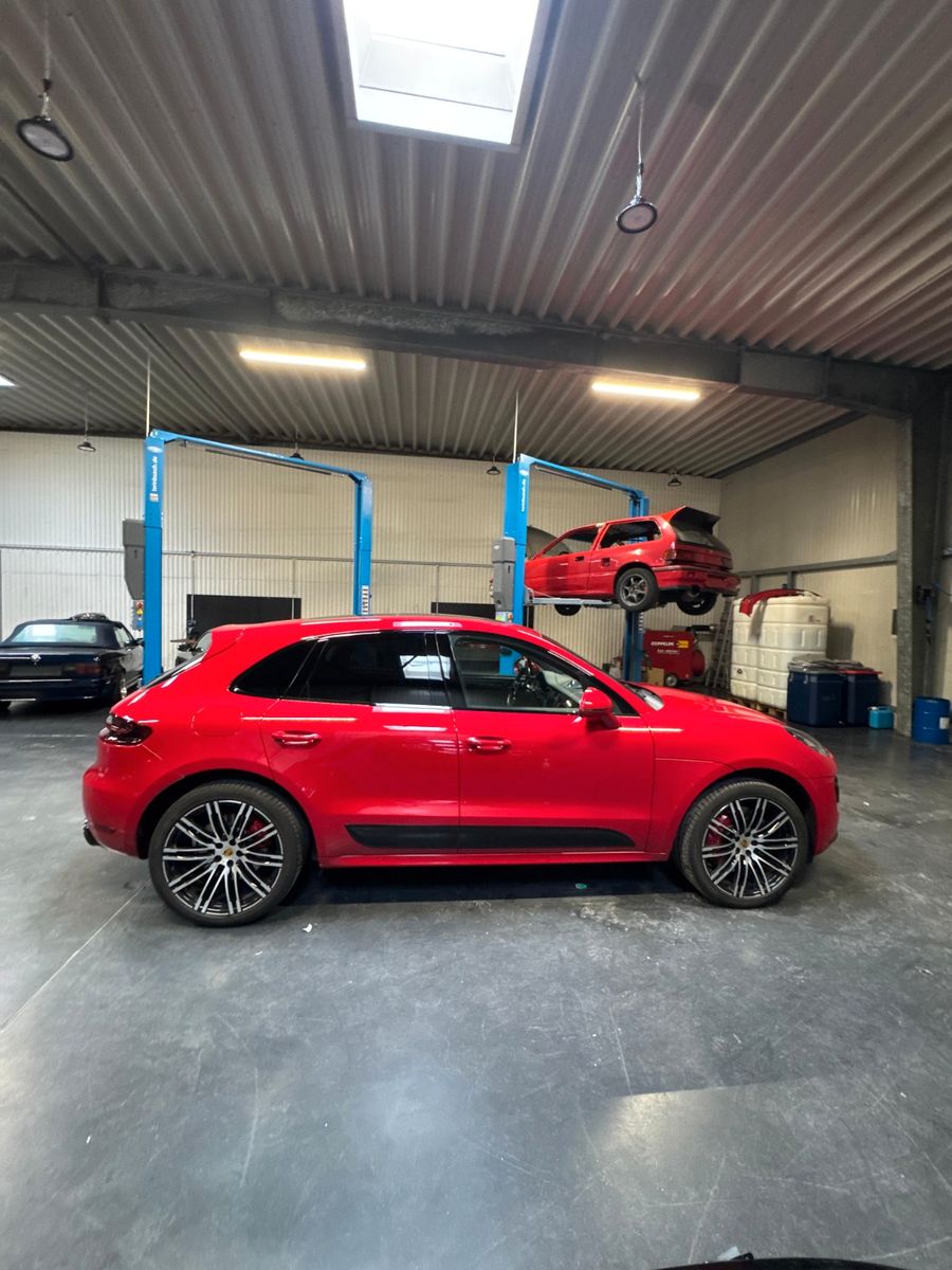 Porsche Macan Turbo mit Performance Paket foto 18