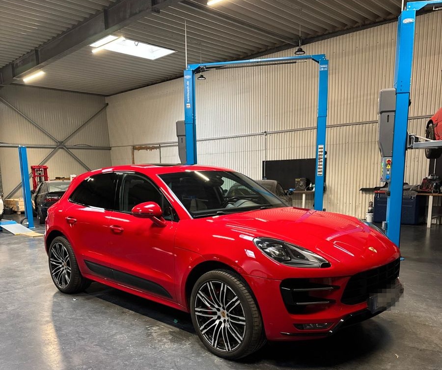 Porsche Macan Turbo mit Performance Paket foto 20