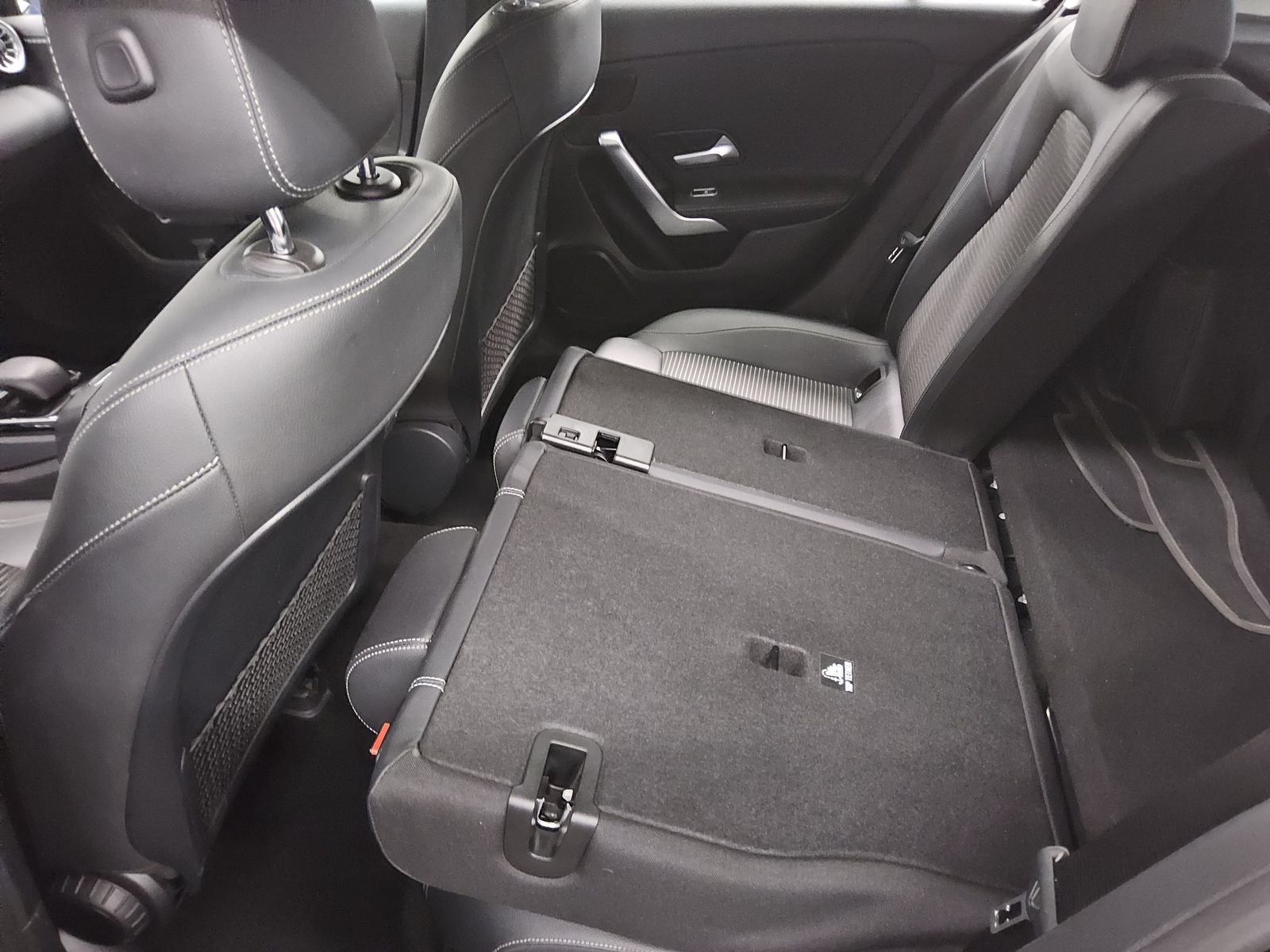 Mercedes-Benz A 250 e Progressive T-Leder Navi LED Sound MBUX+ foto 12