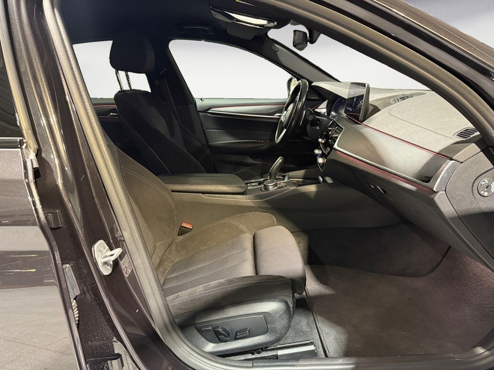 BMW 520d xDrive M Sport Navi Klima PDC Kamera Head-U foto 9