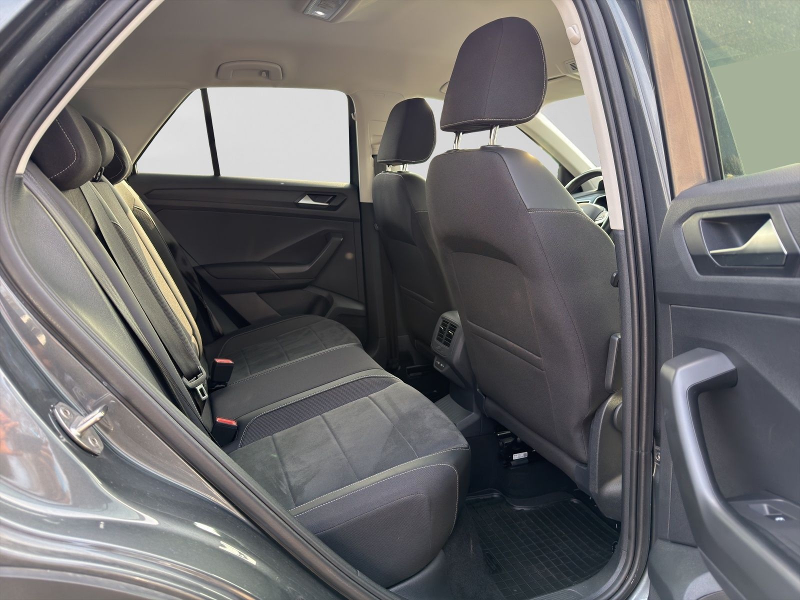 Volkswagen T-Roc 1.0 TSI STYLE LED SHZG NAVI PDC foto 6