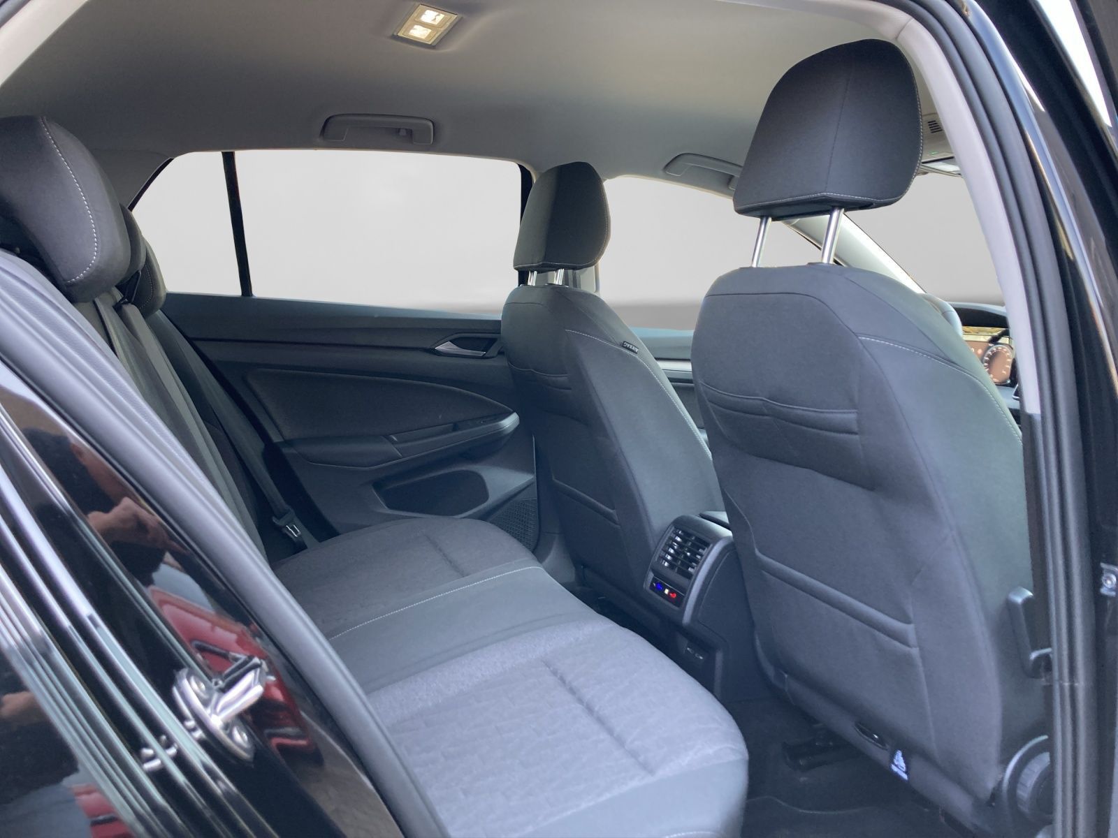 Volkswagen Golf 1.5 eTSI DSG LIFE IQ.LIGHT NAVI LM18 foto 6