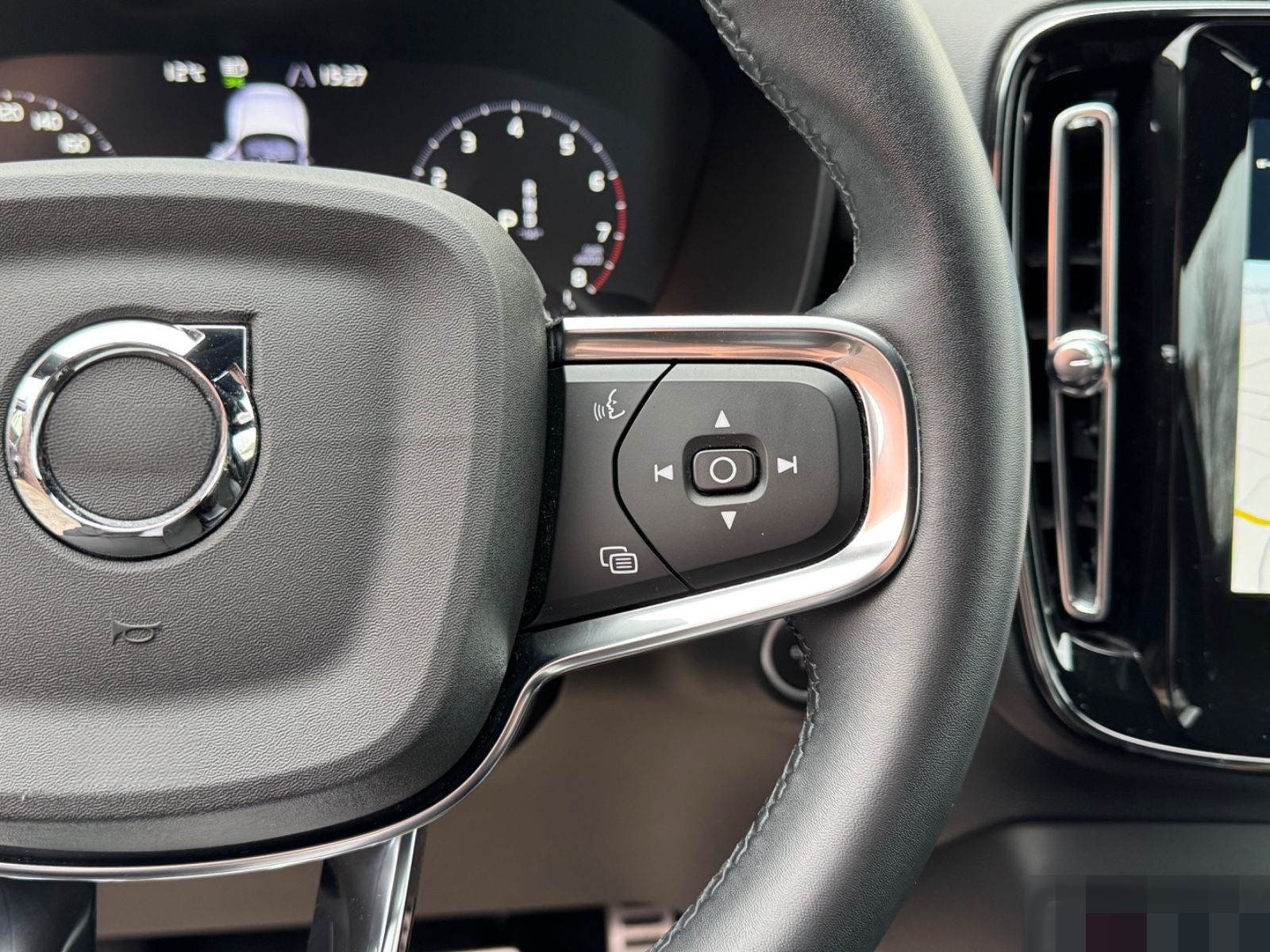 Volvo XC40 R Design 2WD PilotAssist/H&K/ foto 24