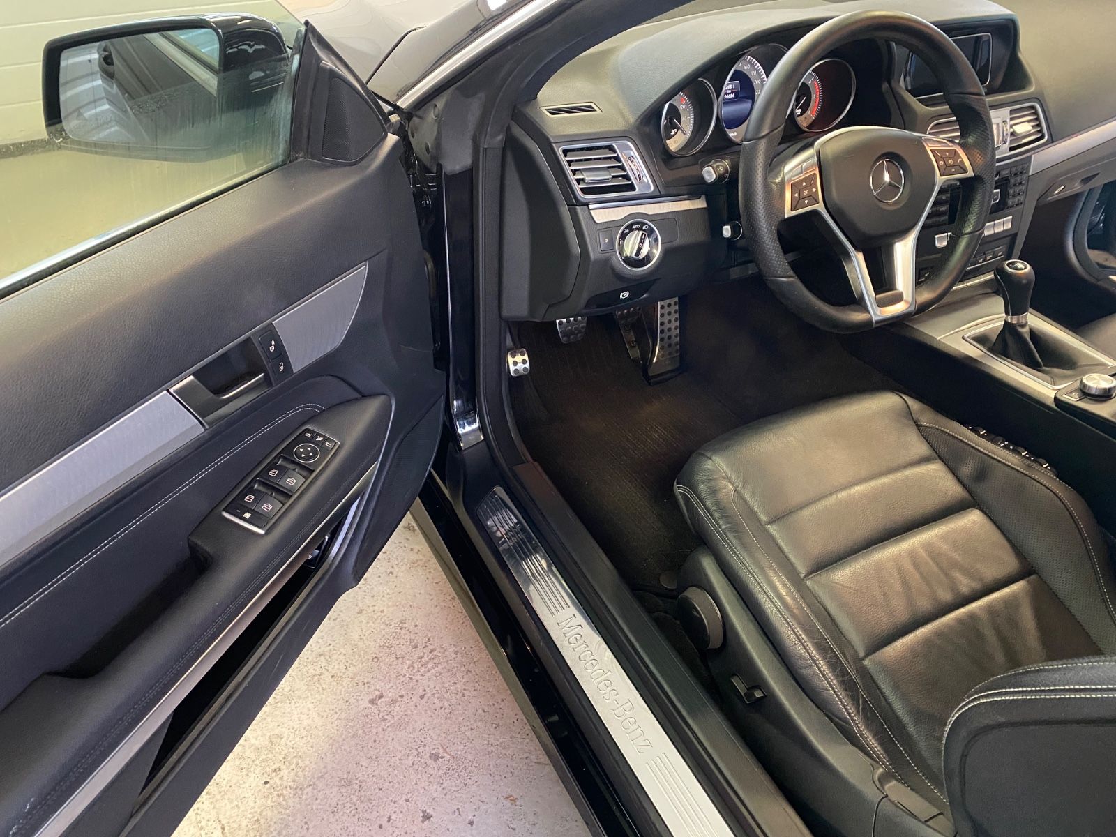 Mercedes-Benz E 220 Coupé BlueTEC AMG / Coupé foto 8