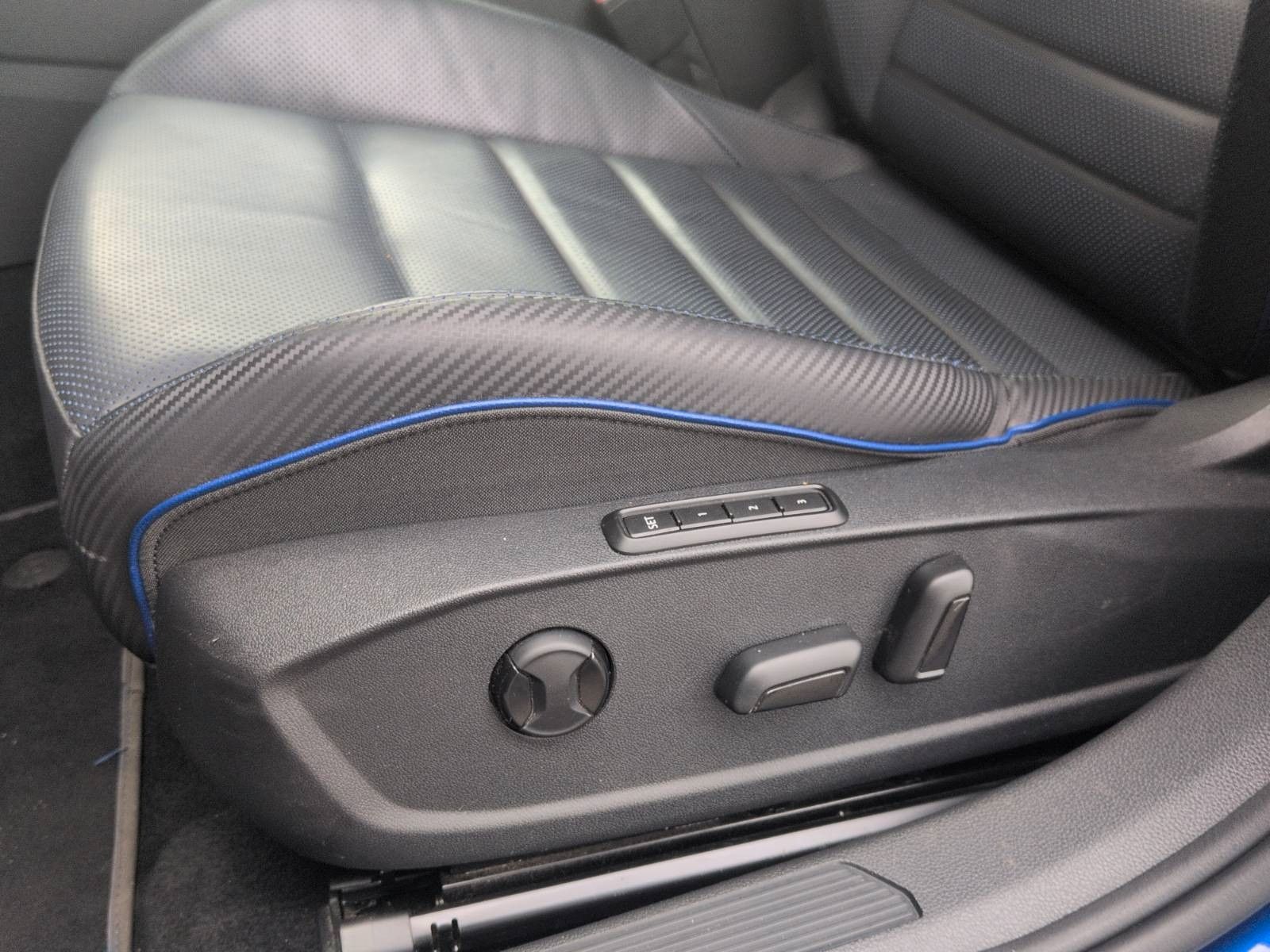 Volkswagen GOLF R PERFORMANCE AKRA*PANO*H&K foto 17
