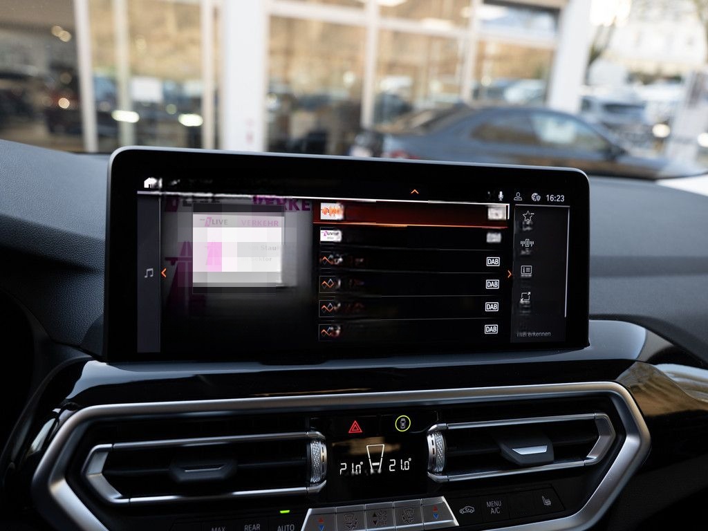 BMW X3 xDrive 30e FACEL. AHK 360° LED ACC W-LAN NAVI foto 18