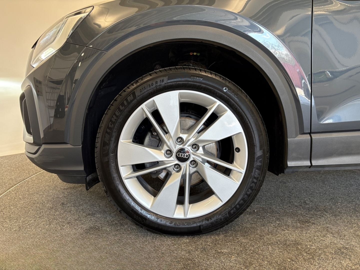 Audi Q2 35 TFSI LED KAMERA NAVI 18 PDC DAB foto 5