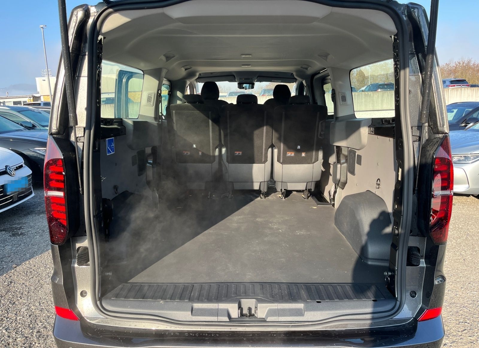 Volkswagen T7 Transporter Kombi Plus MIXTO LR 2.0TDI foto 6