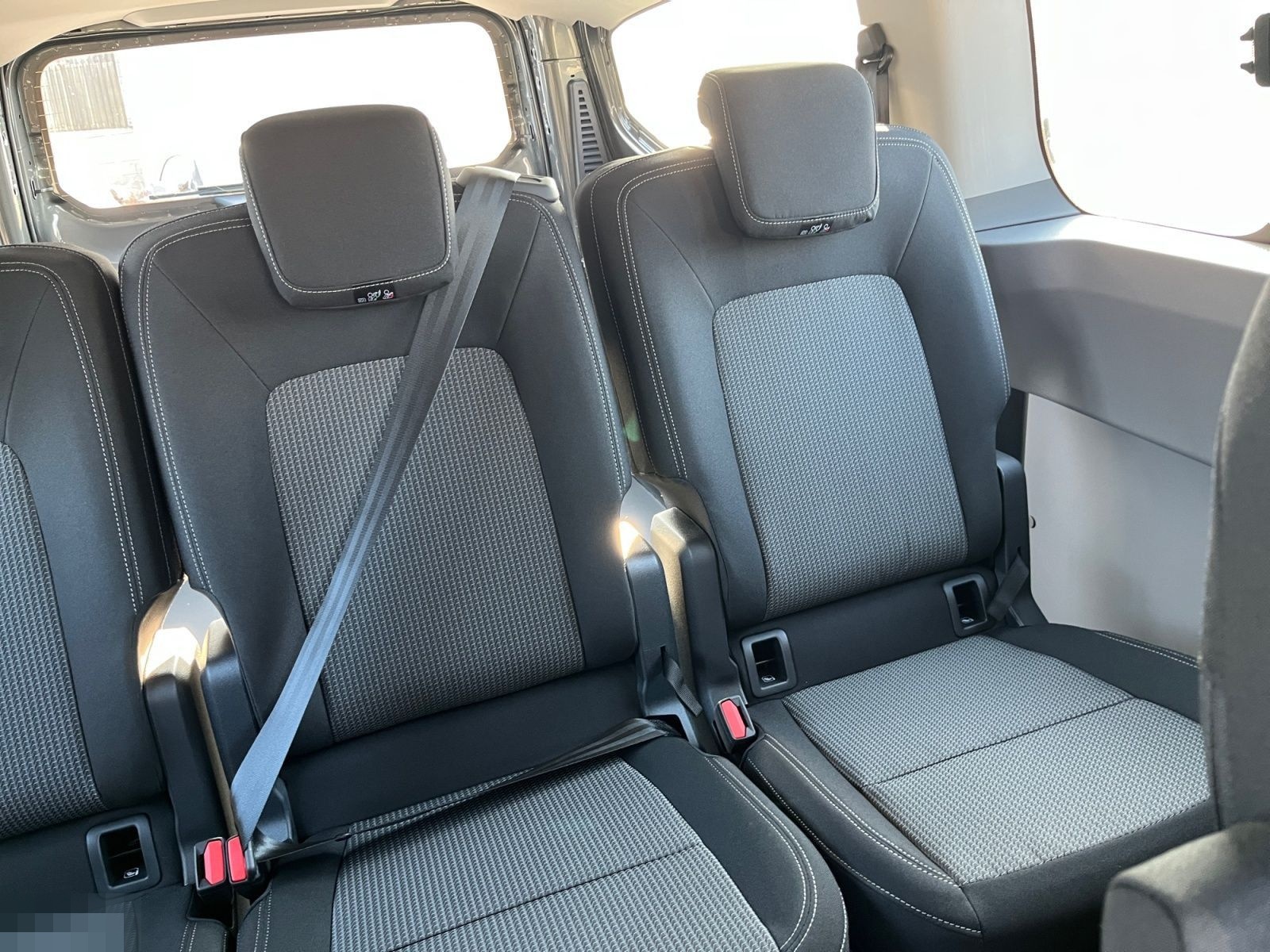 Volkswagen T7 Transporter Kombi Plus MIXTO LR 2.0TDI foto 10