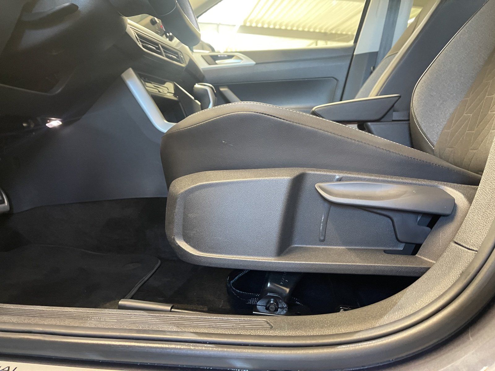 Volkswagen Polo VI 1.0 TSI Goal ACC AHK AUT Kam. Navi LED foto 10
