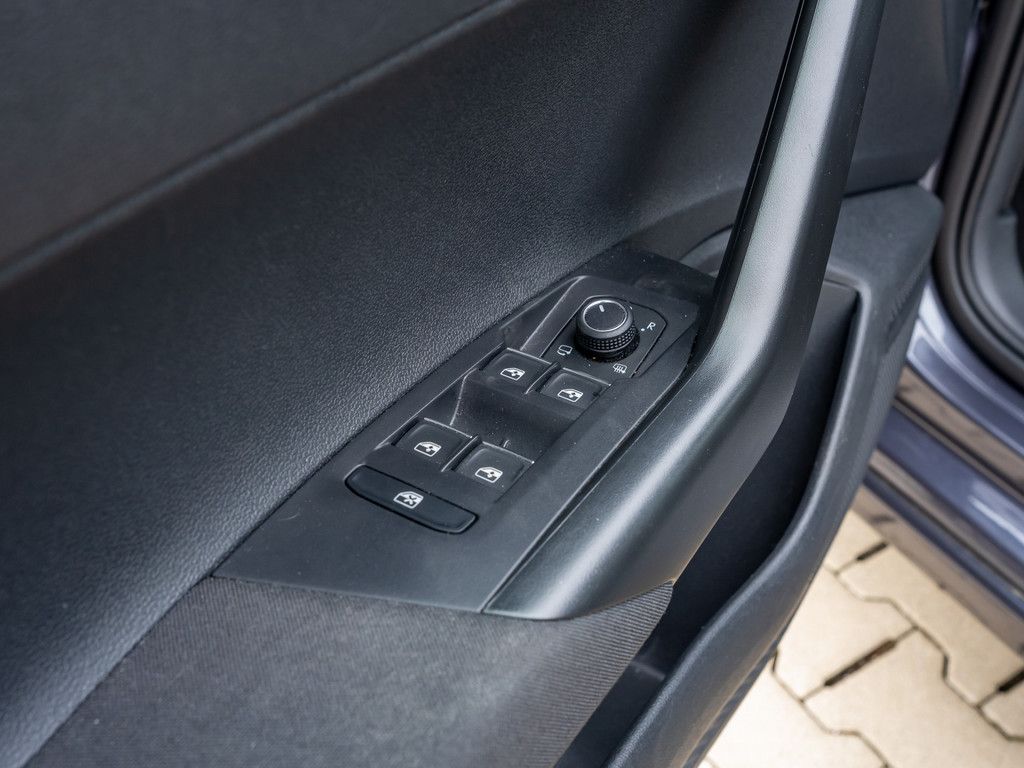 Volkswagen Taigo R-Line 1,5 l TSI DSG AHK ACC MATRIX-LED BT foto 24