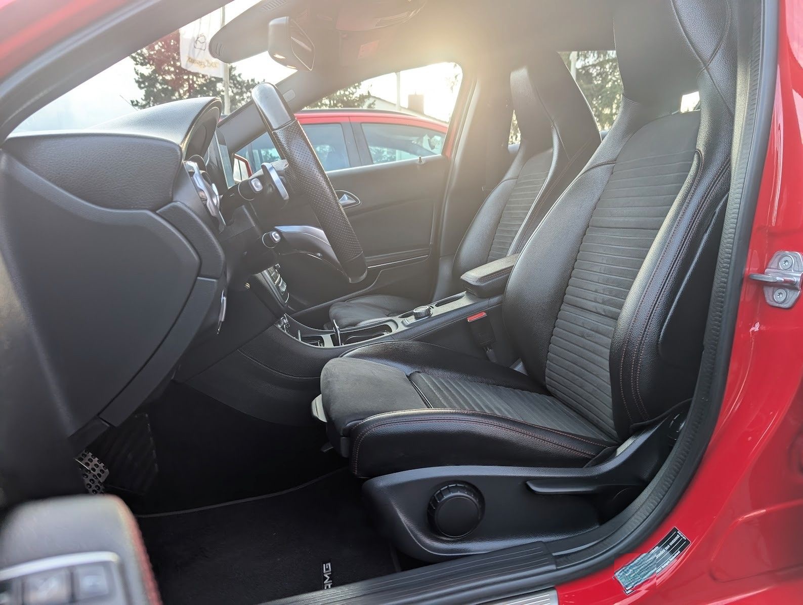 Mercedes-Benz GLA 180 AMG Line. LED. NAVI. Kamera. Keyless foto 13