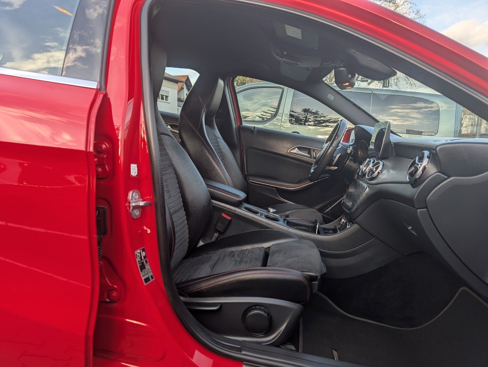 Mercedes-Benz GLA 180 AMG Line. LED. NAVI. Kamera. Keyless foto 15