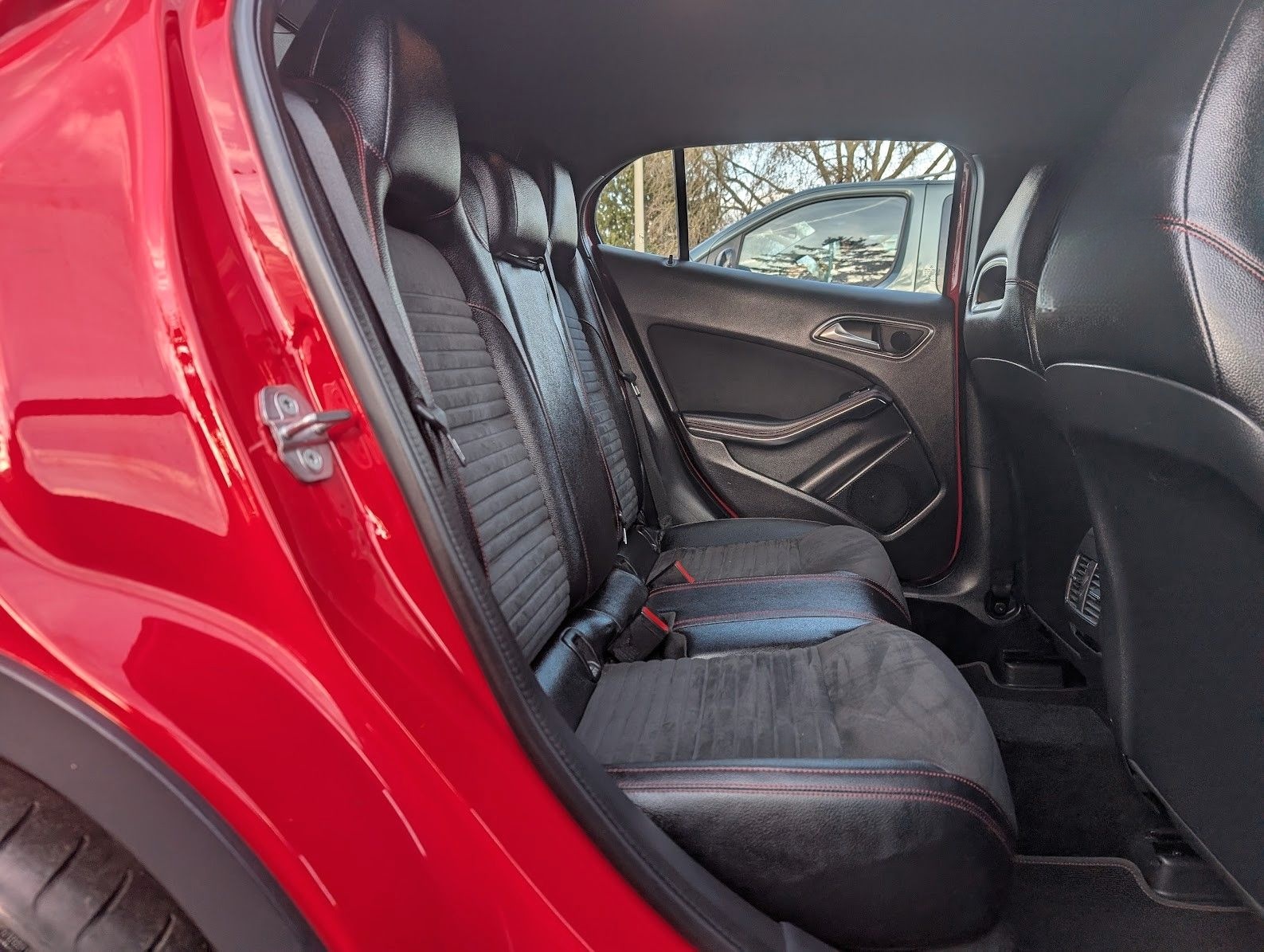 Mercedes-Benz GLA 180 AMG Line. LED. NAVI. Kamera. Keyless foto 16