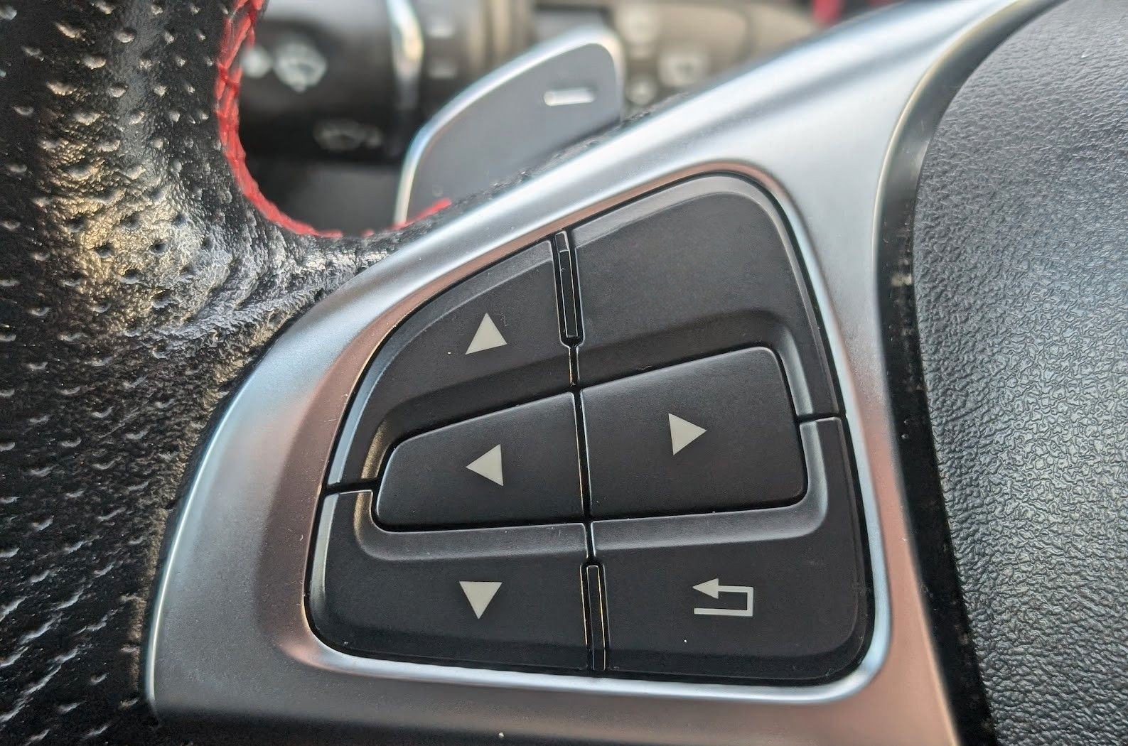 Mercedes-Benz GLA 180 AMG Line. LED. NAVI. Kamera. Keyless foto 21