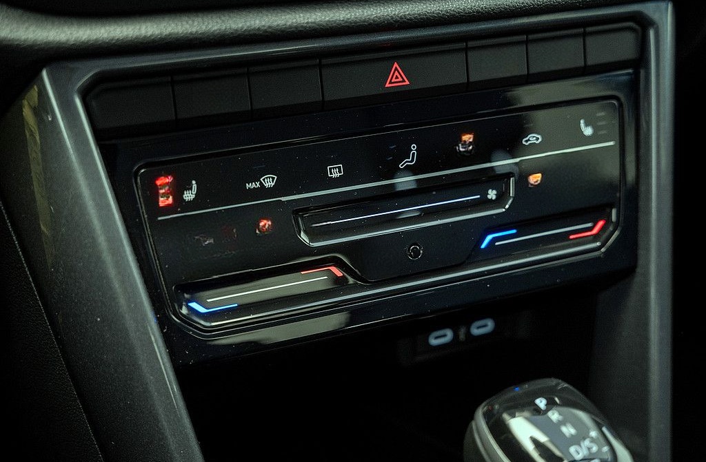 Volkswagen T-Roc 1.5 TSI Style AHK LED NAVI ACC Kam foto 8