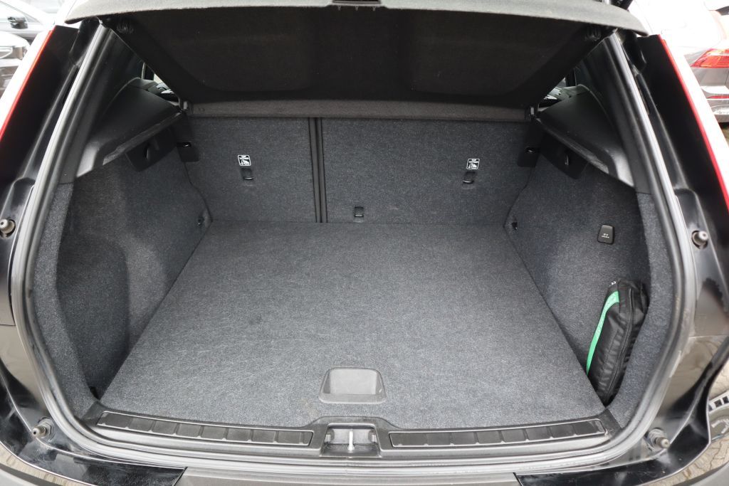 Volvo XC40 T3 Geartronic Momentum Core|NAVI|R-CAM|SHZ foto 22