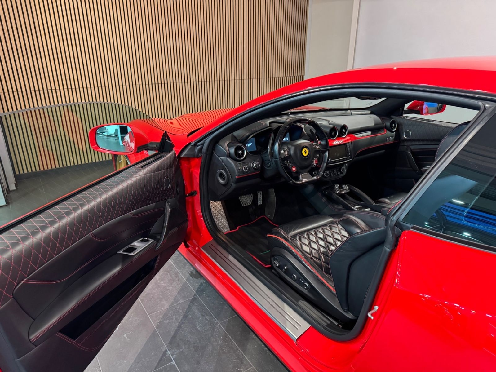 Ferrari FF 6,3 V12 4x4 *CARBON/SPORT/LEDER/LIFT* foto 9