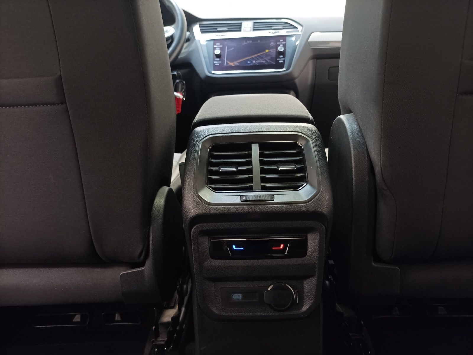 Volkswagen Tiguan 2.0 TDI Life|AHK|Navio|Pano|PDC foto 15