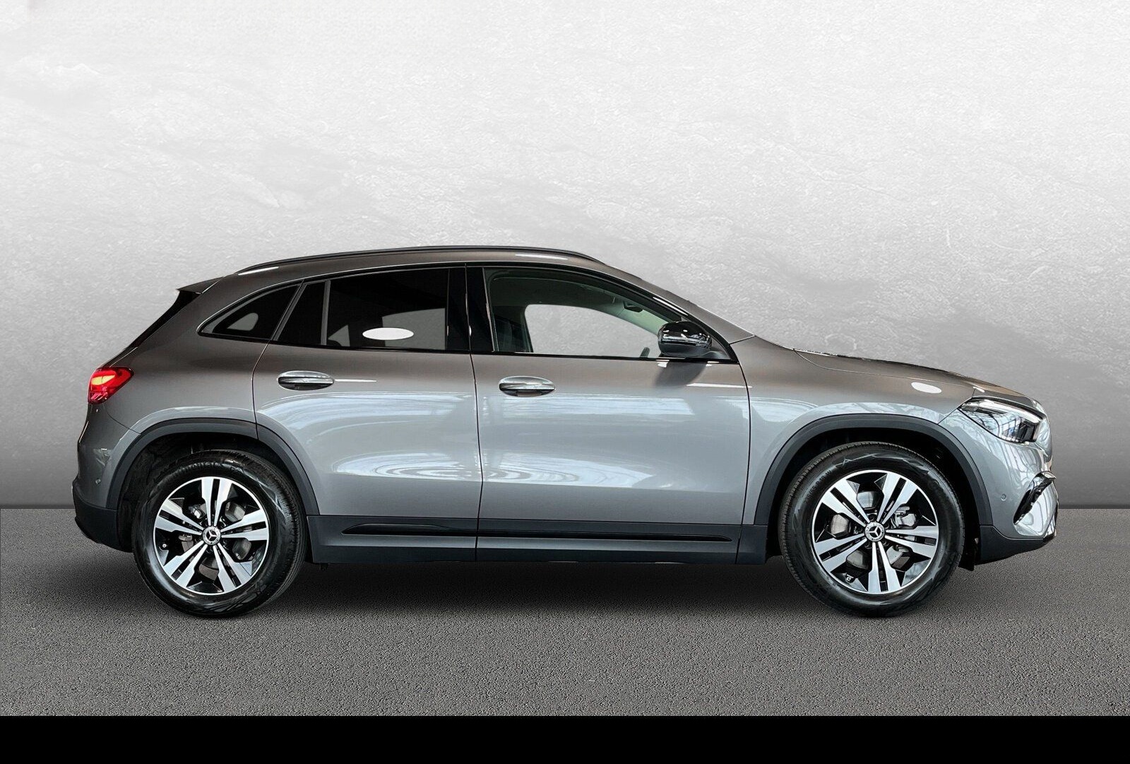 Mercedes-Benz GLA 180 Progressive LED/AHK/RFK/LHZG/Night-Paket foto 5