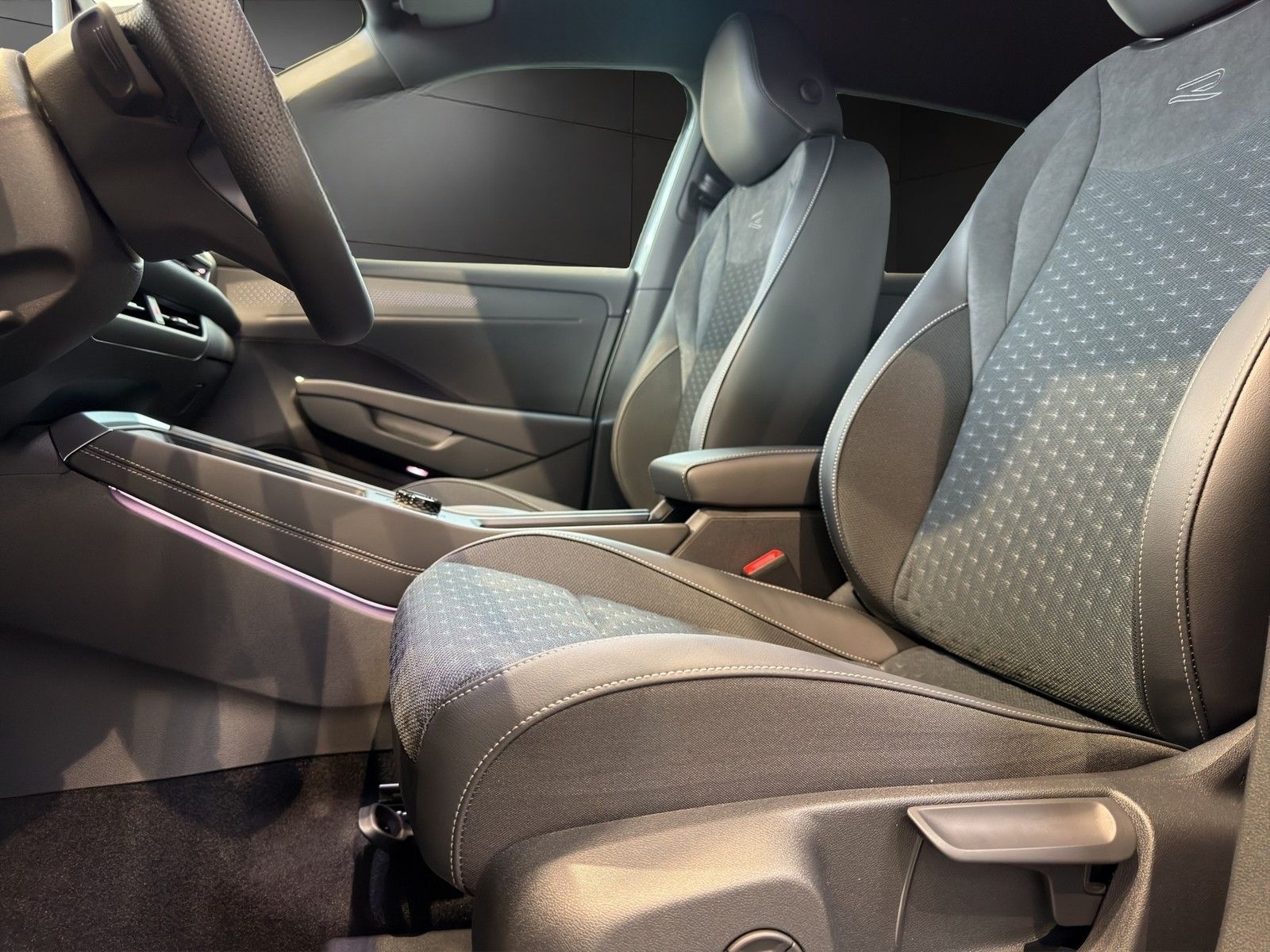 Volkswagen T-Roc 1.5 eTSI  R-Line DSG foto 7