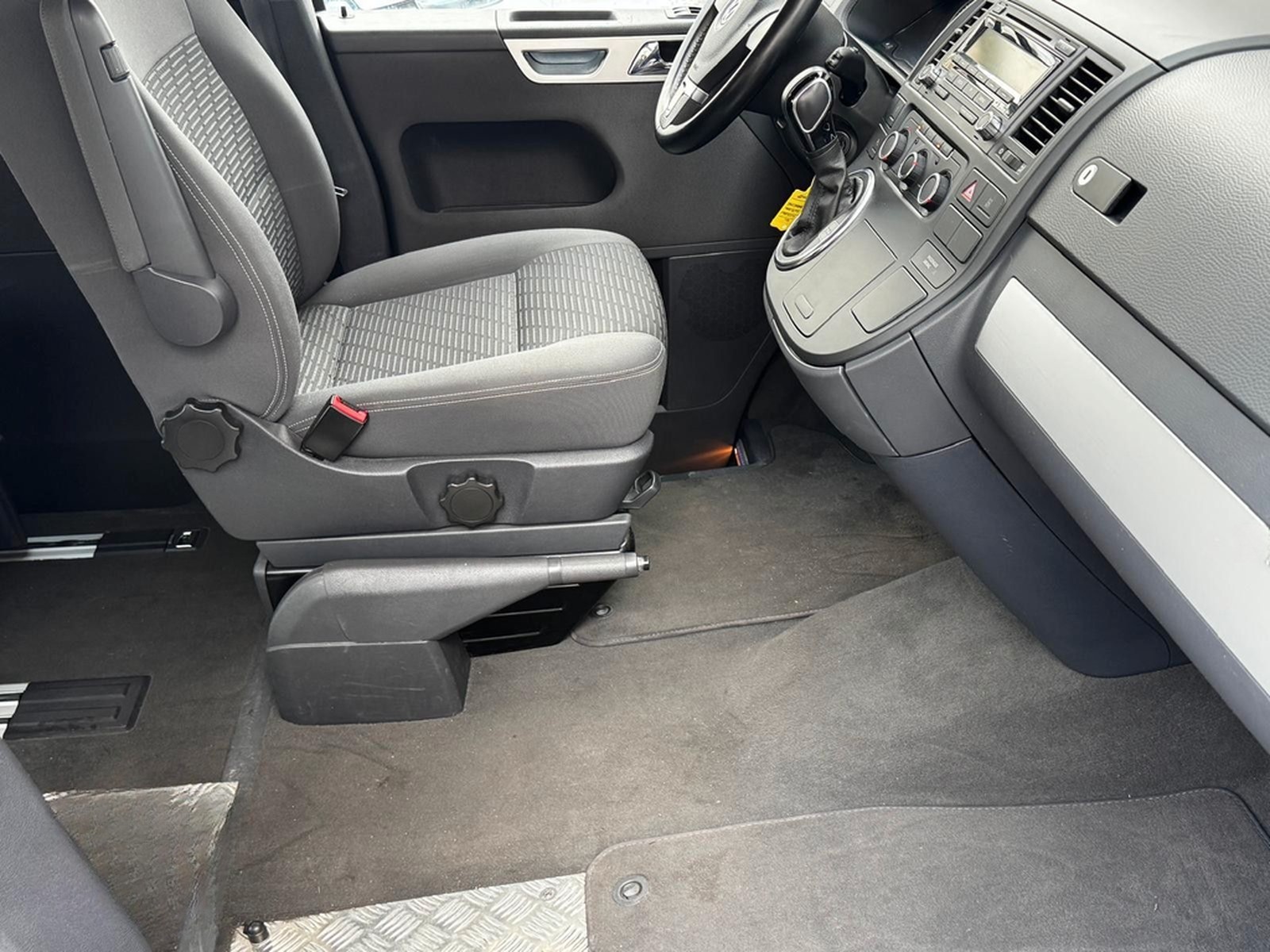 Volkswagen T5 Transporter Bus Multivan Behindertengerecht foto 13