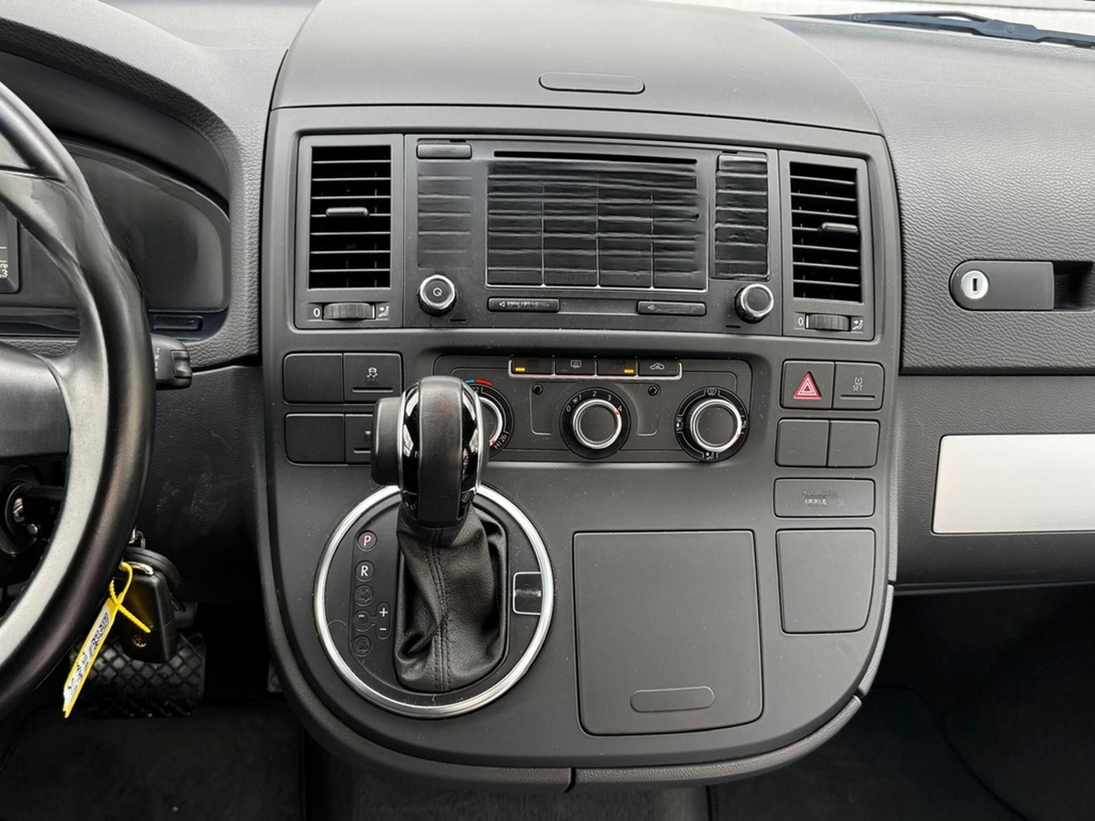 Volkswagen T5 Transporter Bus Multivan Behindertengerecht foto 18