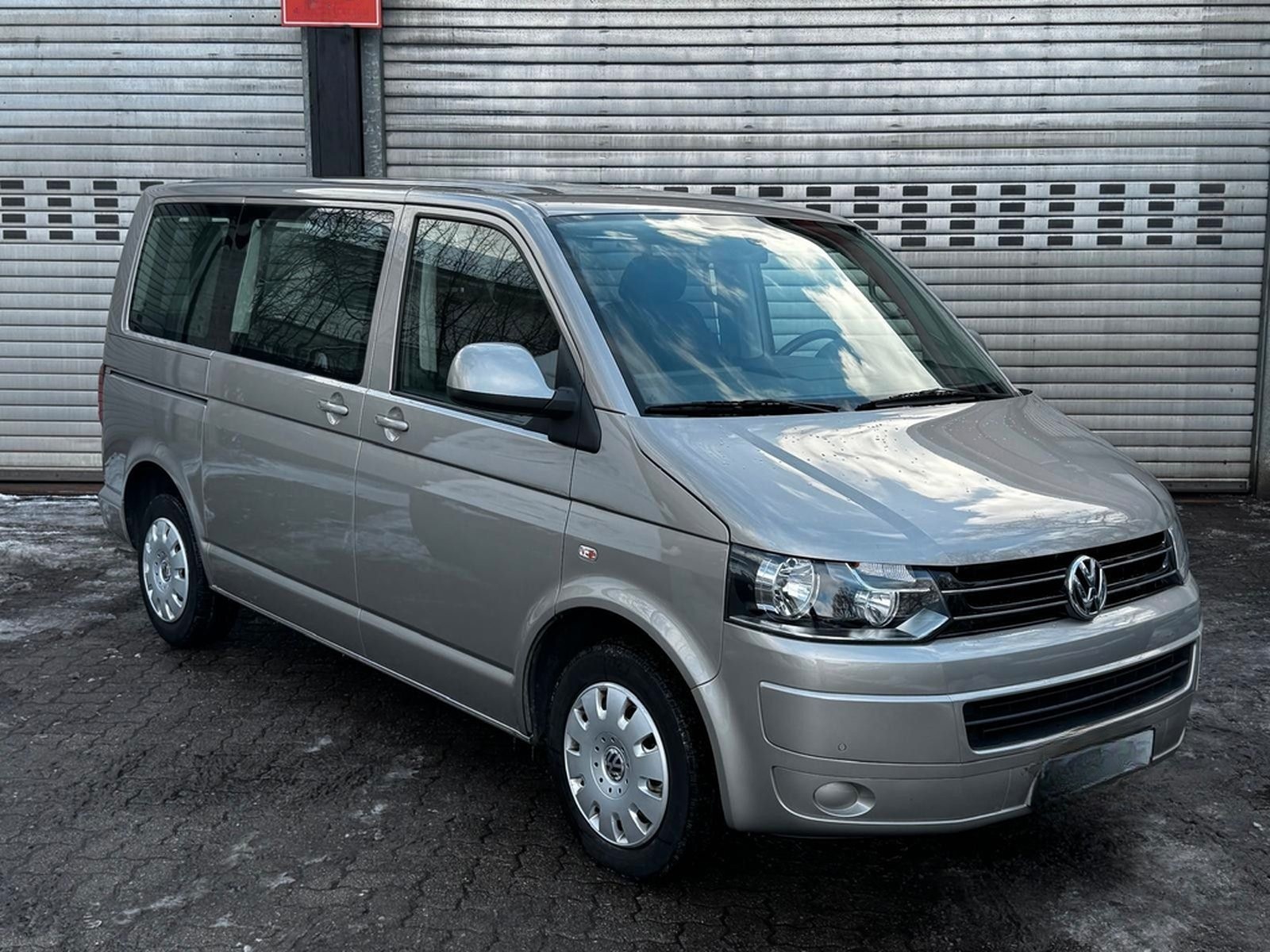 Volkswagen T5 Transporter Bus Multivan Behindertengerecht foto 3