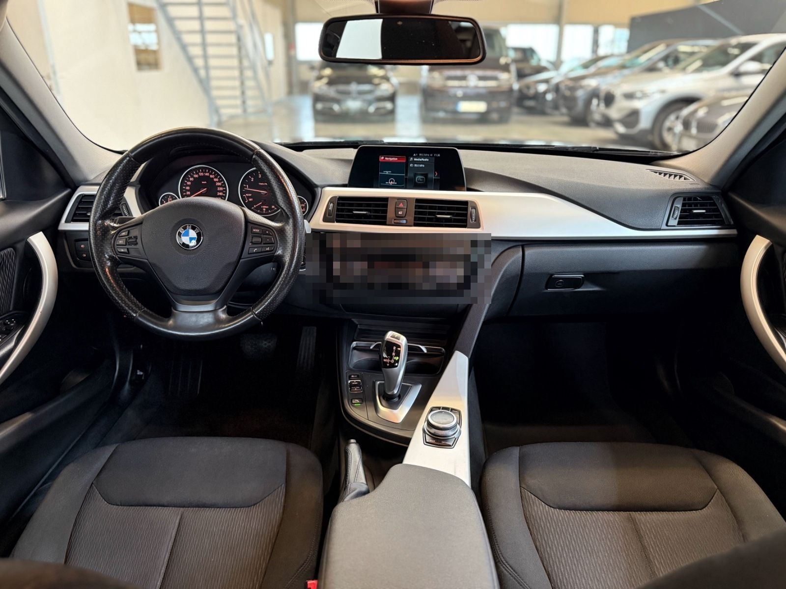 BMW 320i Touring LED/AHK/Navi/PDC/ foto 13
