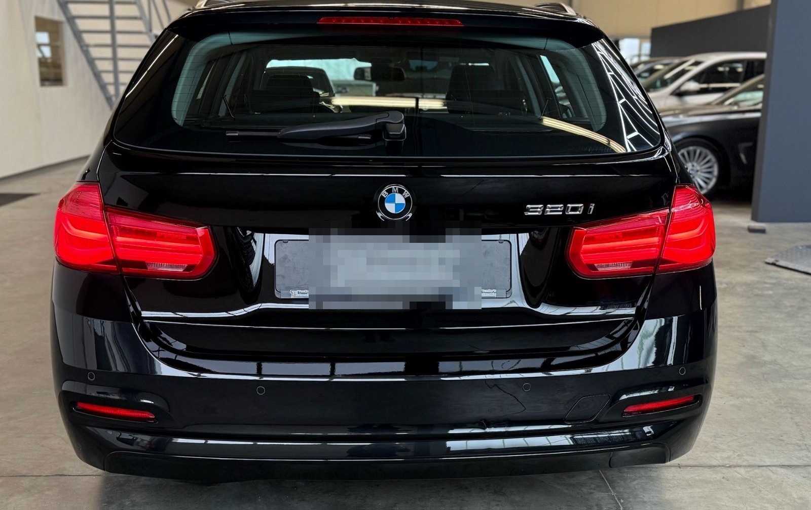 BMW 320i Touring LED/AHK/Navi/PDC/ foto 4