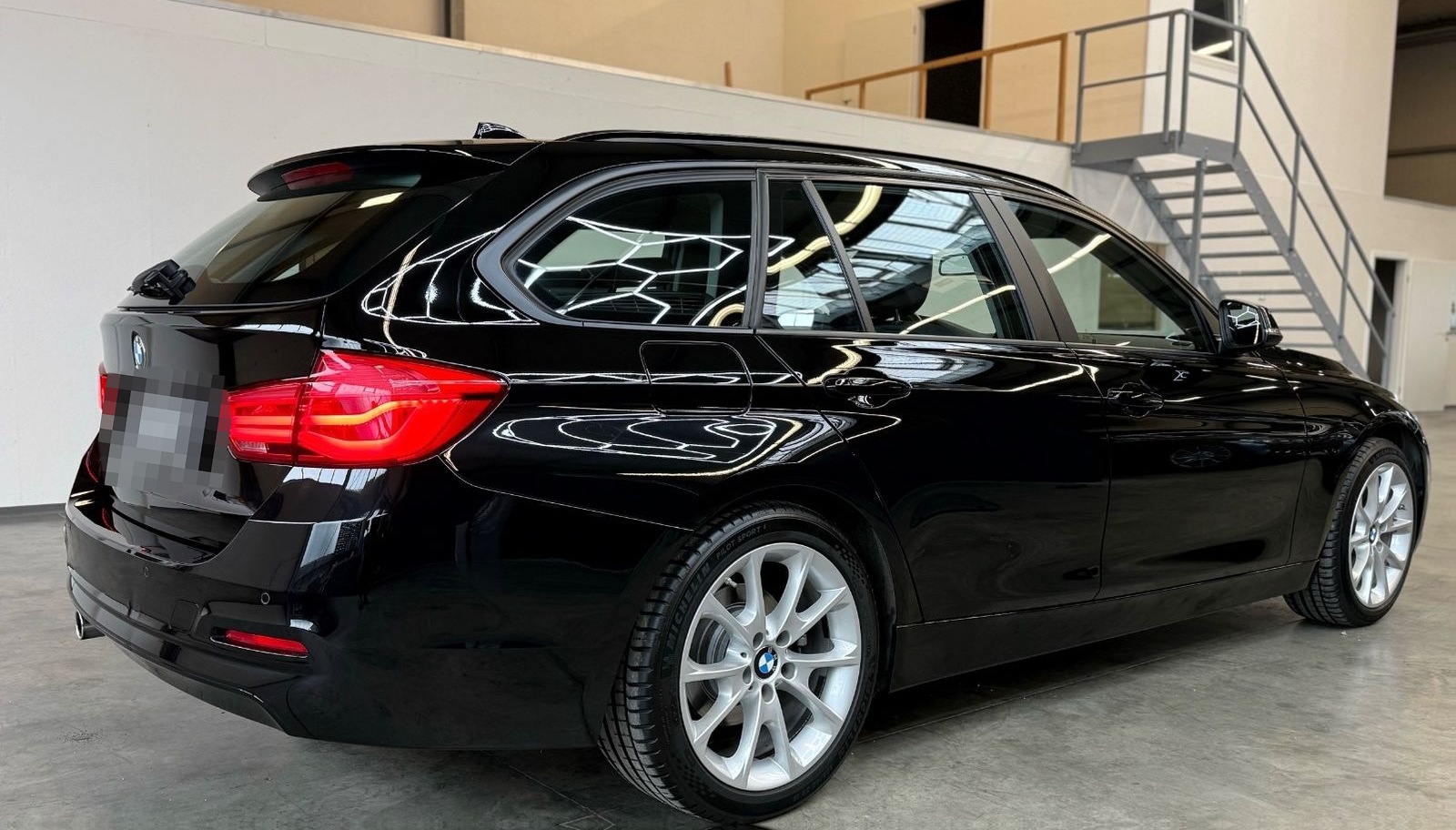 BMW 320i Touring LED/AHK/Navi/PDC/ foto 5