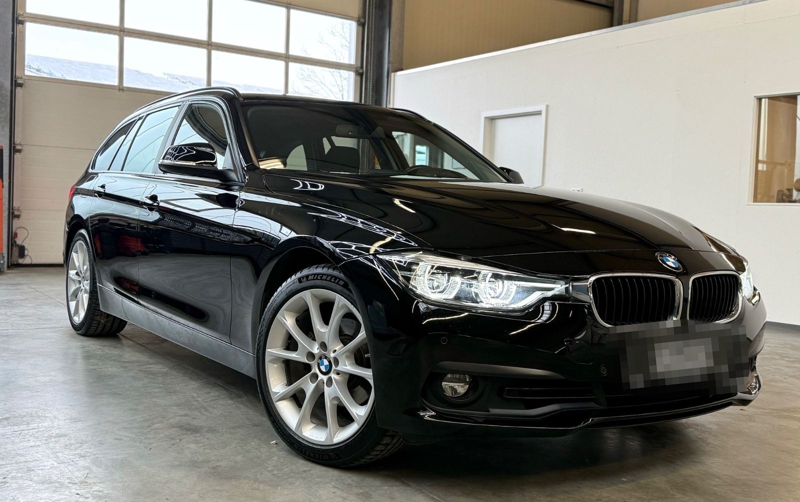 BMW 320i Touring LED/AHK/Navi/PDC/ foto 7