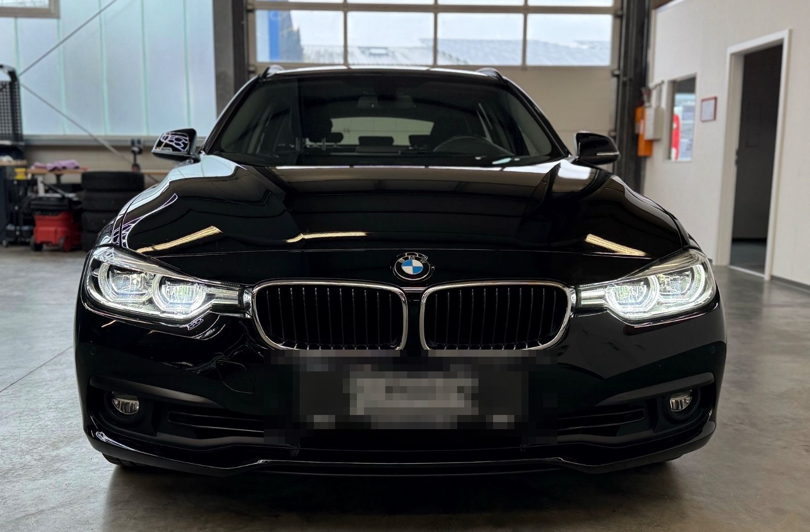 BMW 320i Touring LED/AHK/Navi/PDC/ foto 8