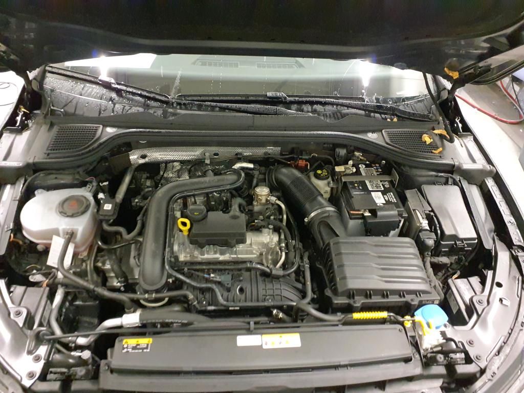 Volkswagen Golf Life 1.0 eTSI DSG NAVI LED ACC ALU GJR APS foto 6