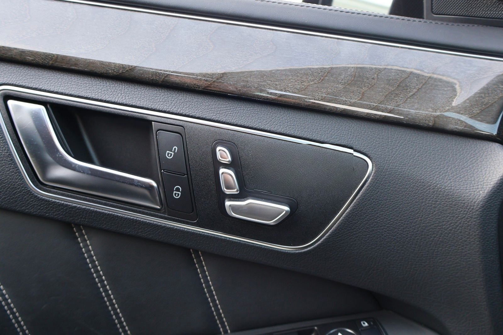 Mercedes-Benz E 63 AMG S 4MATIC/LED/PANO/H&K/360°KAMERA foto 9