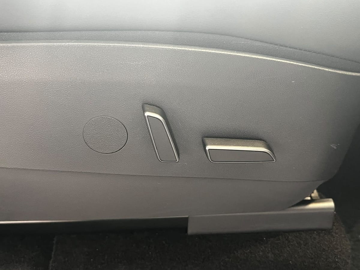 Tesla Model Y Long Range Dual AWD LED Pano ACC Klima foto 17