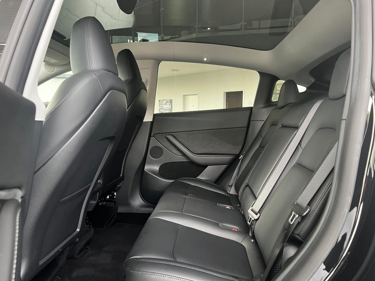Tesla Model Y Long Range Dual AWD LED Pano ACC Klima foto 18