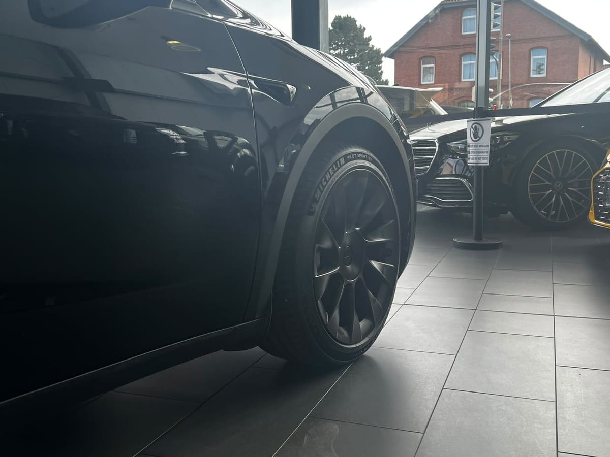 Tesla Model Y Long Range Dual AWD LED Pano ACC Klima foto 23