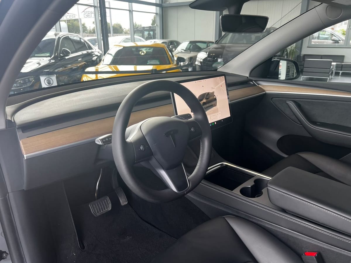 Tesla Model Y Long Range Dual AWD LED Pano ACC Klima foto 8